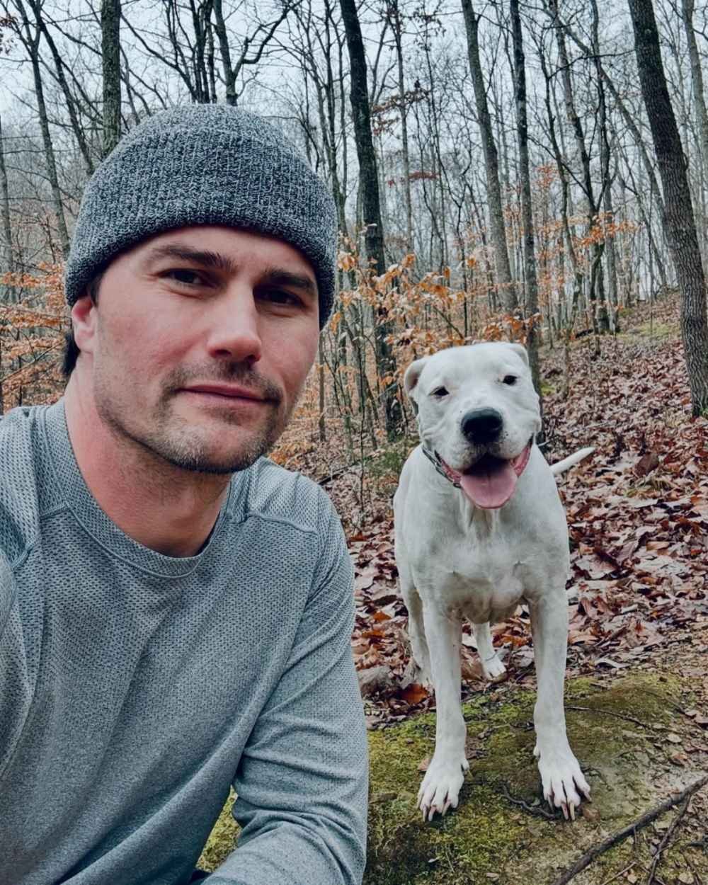 Josh Hulls is the latest image with a new girlfriend, Stephanie Gabriez, is a simplified happiness