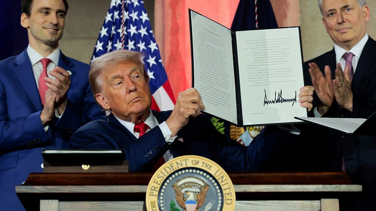 Trump holds the executive order of Amnesty International