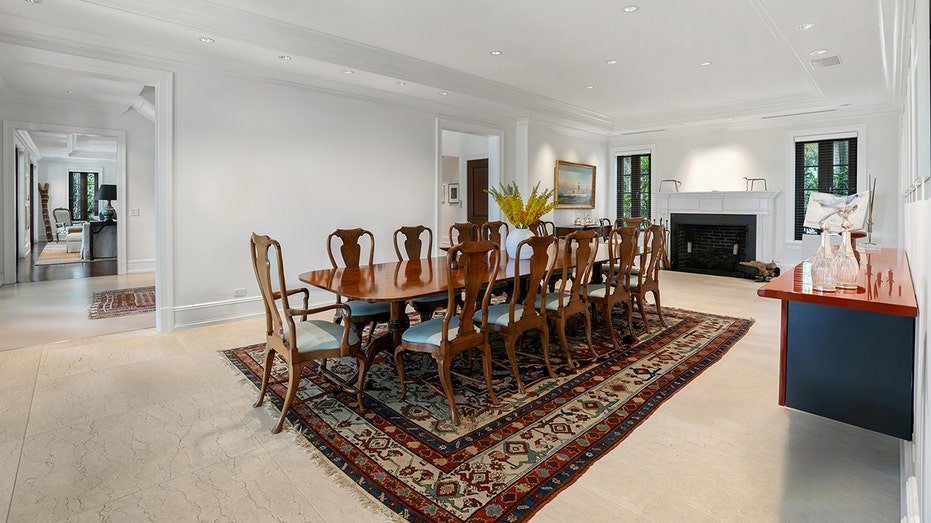 The dining room features a large heater and table for 12 restaurants.
