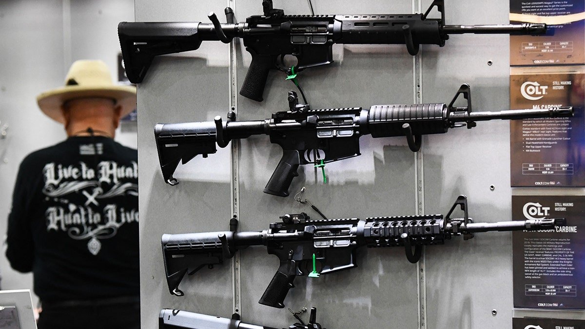 A picture of the M4 Carbine and AR-15 rifles similar