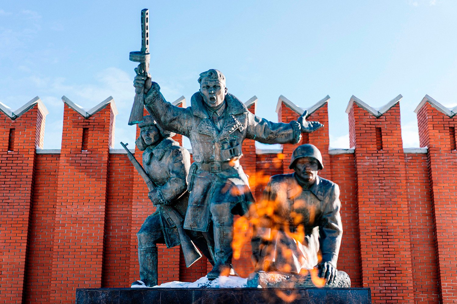 A memorial for the Second World War depicts the Soviet soldiers