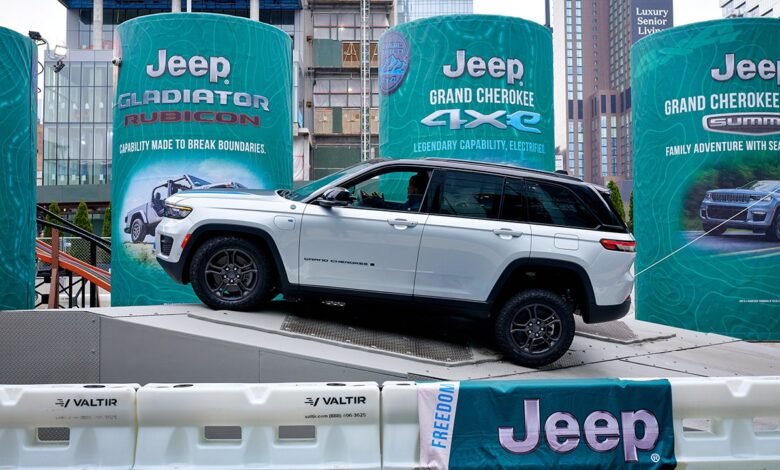 1757280863 Stellantis recalls 91000 Jeep Grand Cherokee hybrids for software issue.jpg