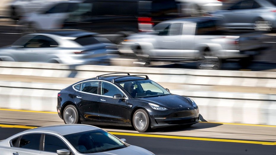 Tesla in Los Angeles Sarbol Lin
