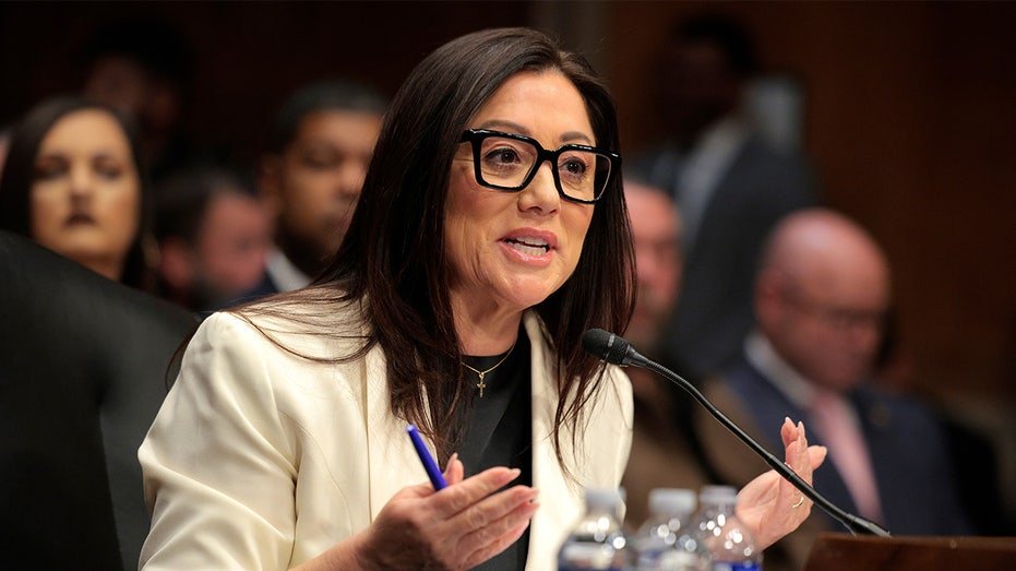Labor Minister Lori Chavez-Raferar witnesses