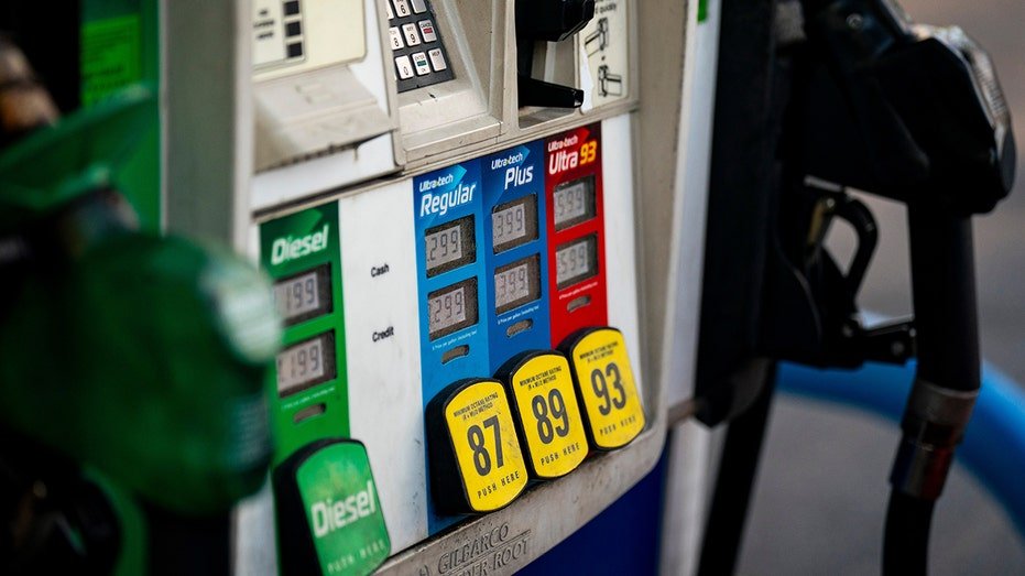 Looking for the gas pump at Sunoco Station