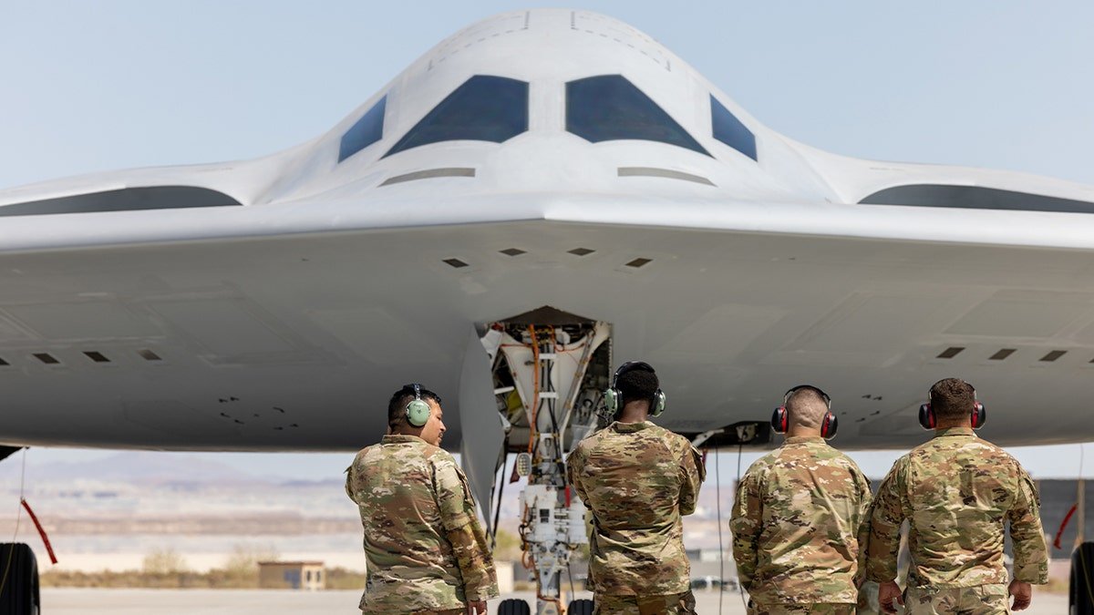 B-21 face face with two pilots facing the plane.