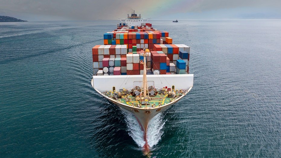 The airspace of the marine transport of the shipping ship