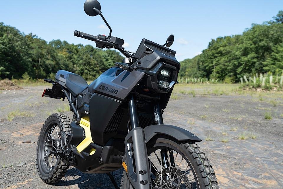 The saddle draws a good balance between comfort and sports.