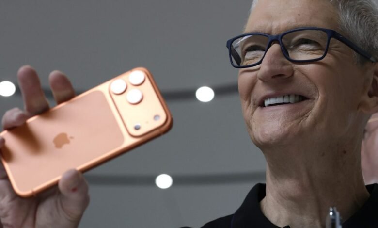 1758107036 Tim Cook says Apples 600 billion factory build out will.jpg