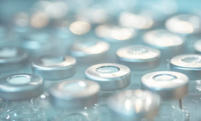 1758324289 CDC Panel Votes to Nix Current Covid Vaccine Recommendations.jpg