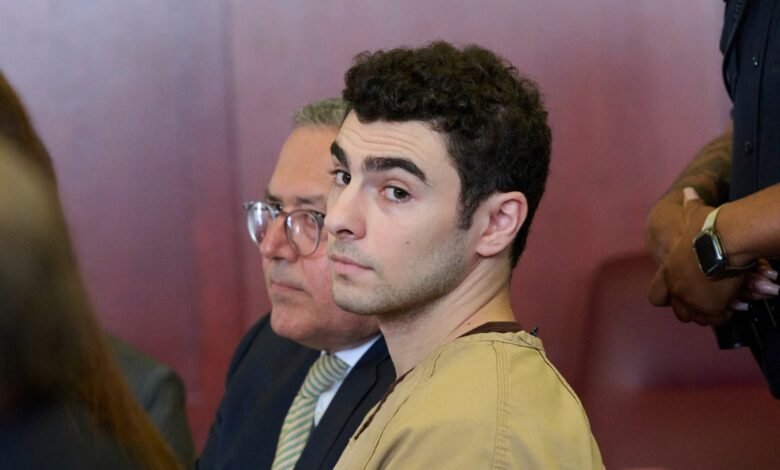 1758401582 Luigi Mangiones lawyers attack Pam Bondi for turning his arrest.jpg