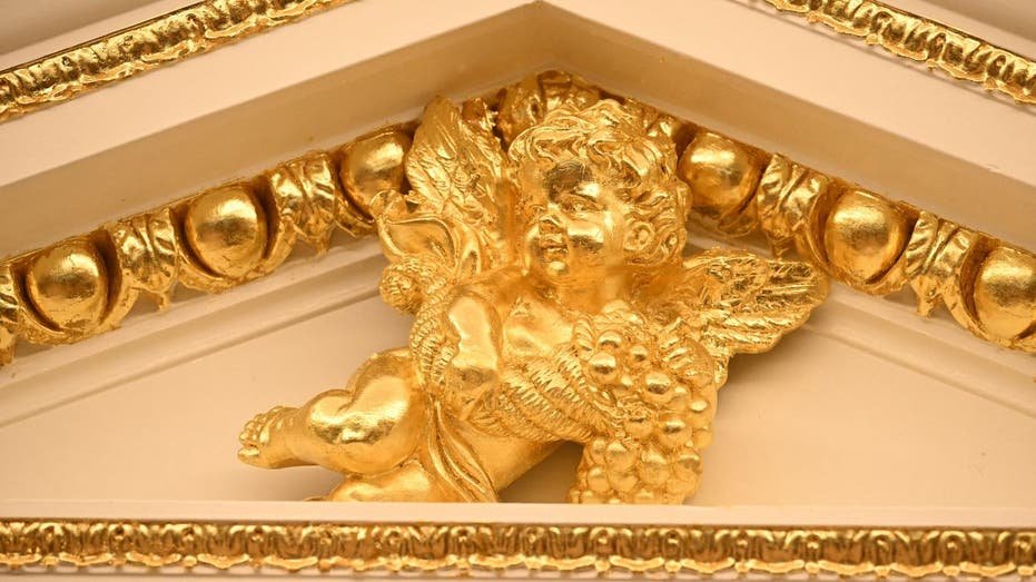 Golden Kirob in the Oval Office