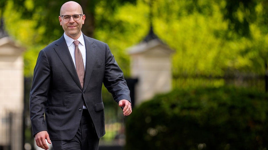 The Chairman of the Economic House of Economists at the White House Stephen Miran