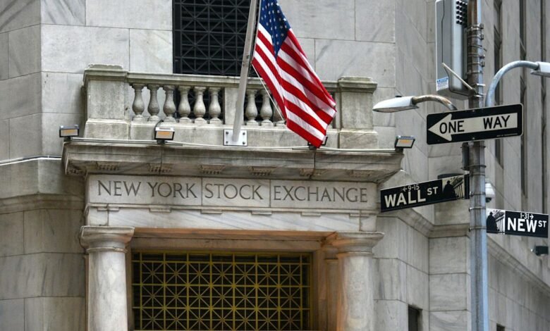 1758635060 Dow SP 500 Nasdaq hold near record highs with Powell.jpeg