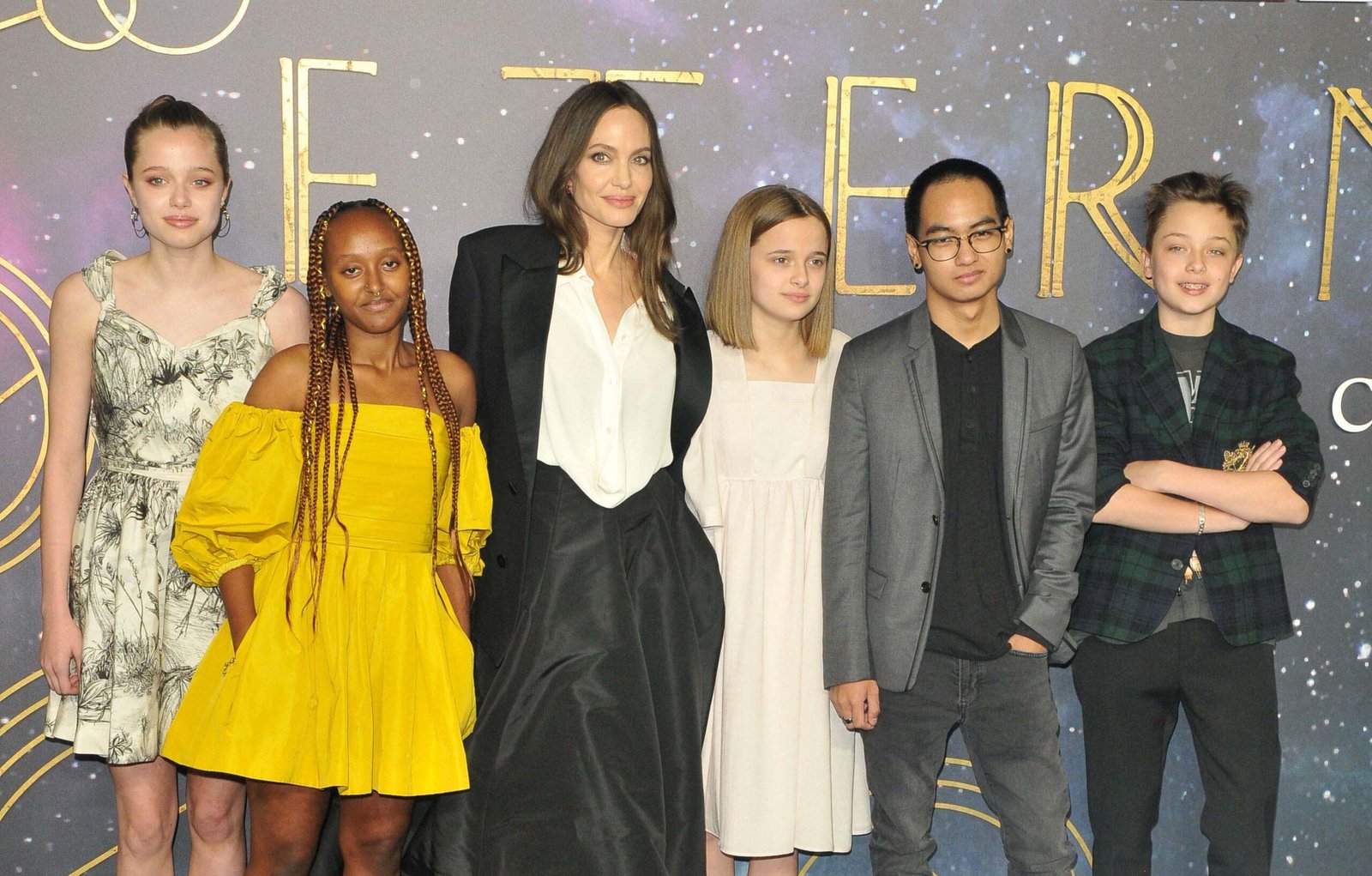 Chiloh Jolie Pitt, Zahra Jolie Pitt, Angelina Jolie, Vivian Jolie Pitt, Madox Jolie Pitt and Nox Jolie Pitt