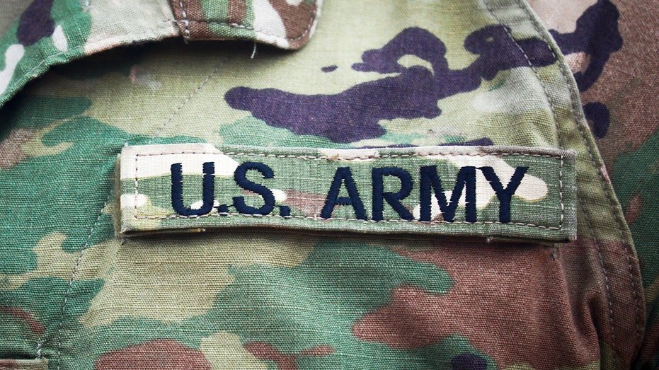 Correct the American army on the uniform