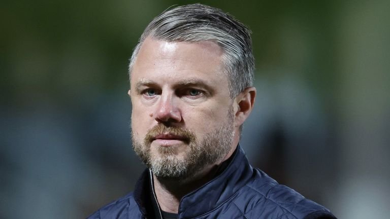 Dundy, Scotland - September 23: Aberdeen Jimmy Thyin's coach in the full time during the Excellent William Hill match between Dundy United and Abdeen at Calfork Conntulation Arena in Tannadice Park, on September 23, 2025, in Dundy, Scotland. (Photo by Mark Scates / SNS Group)