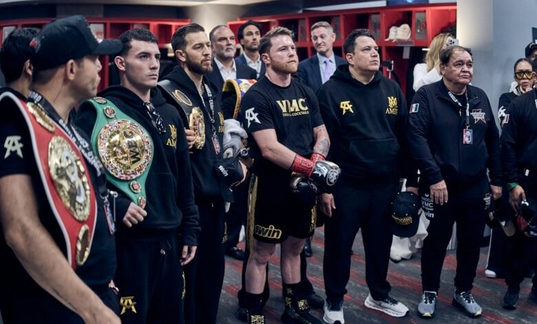 1758692039 De La Hoyas Trainer Plan For Canelo Too Little Too.jpg