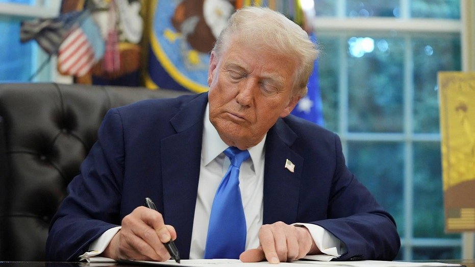 Trump signs the executive order