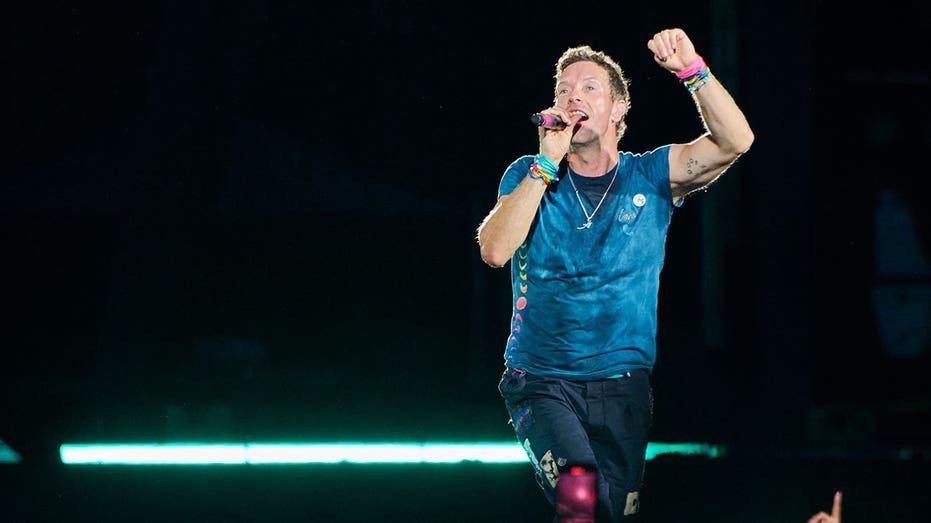 Chris Martin's performance during the Coldplay party