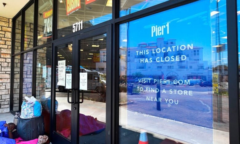 1758861224 RadioShack and Pier 1 buyers accused of running 112M Ponzi.jpg