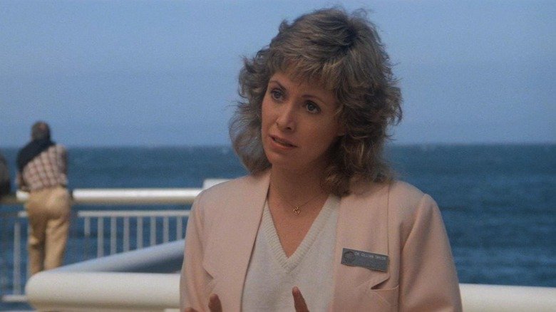 Catherine Hicks looks at a boy who was dilated as Dr. Gillian Taylor in Star Teryk IV: The Voyage Home