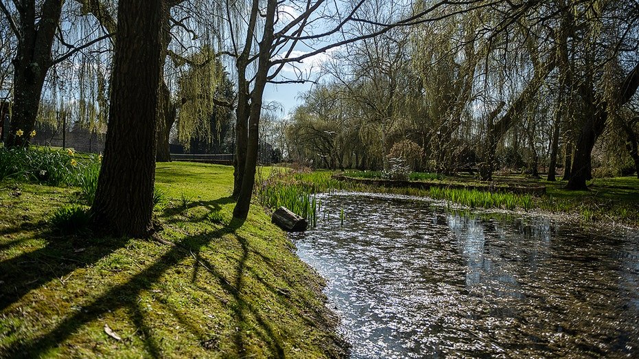 The house is located along the Thames.