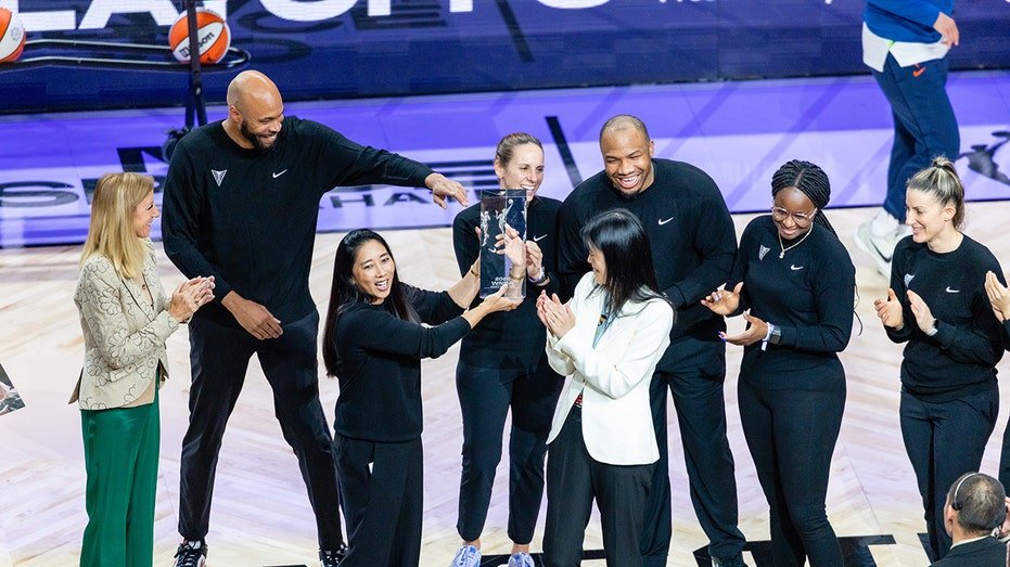 WNBA: September 17 of the first round of the qualifiers in Minnesota Linux, Golden Stett Falk.