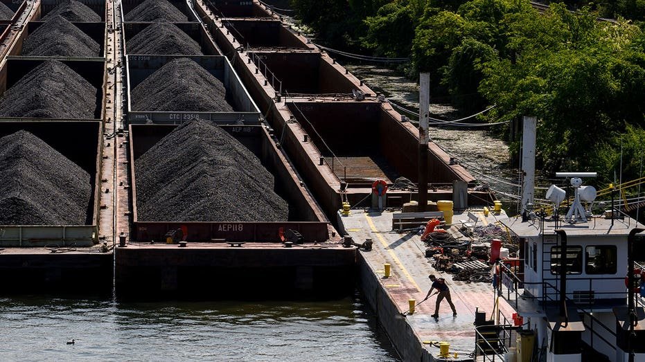 Coal on Bargi in Pittsburg, the United States, on Monday, September 9, 2024. Promotion of the United States's weekly coal decreased by 13.8 % on the basis of the week ending August 31, according to the Ministry of Energy. Photographer: Justin Meriman/Bloomberg via Getti Ims