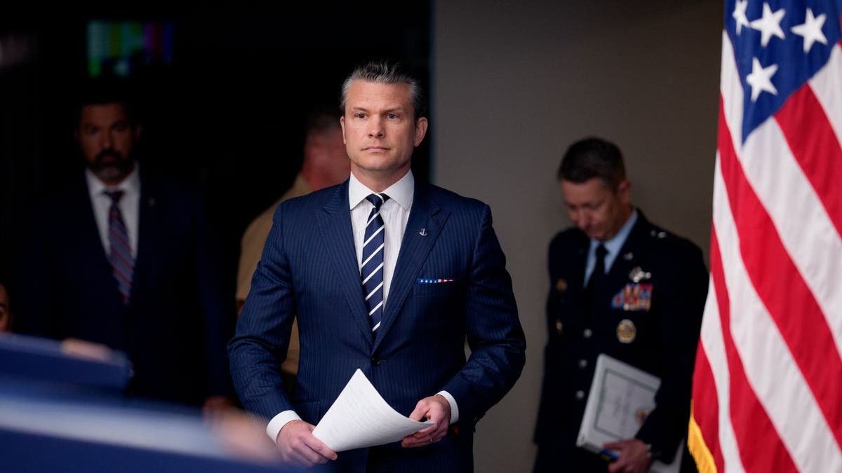 Defense Minister Beit Higseth reaches the Pentagon briefing