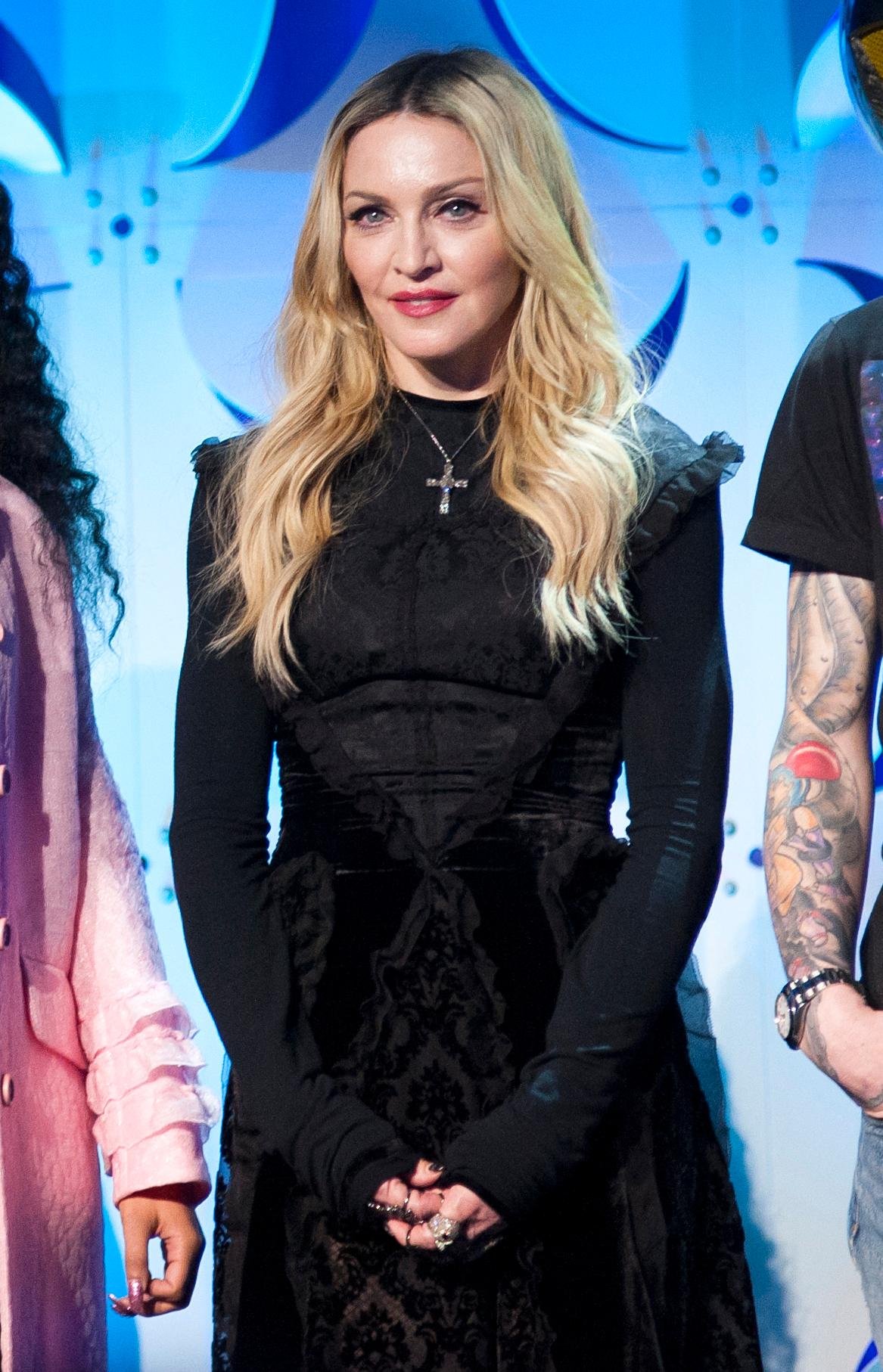 50 cents, Madonna explodes, hunting her for the shape of the new body