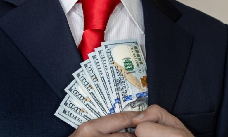 How Much Cash Do Billionaires Actually Keep on Hand.jpeg