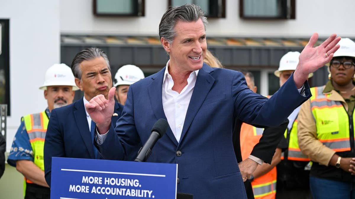 Newsom in the platform