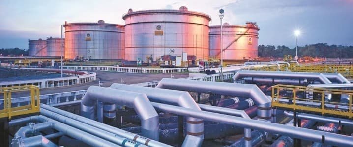 Oil Industry Braces for Glut and Investor Demands.jpeg