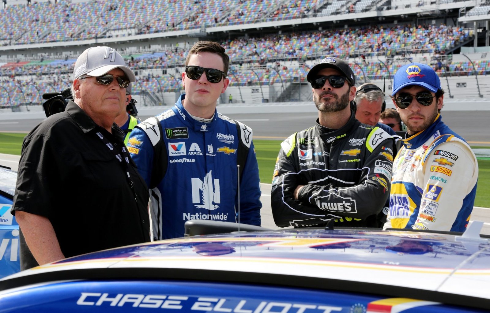 (LR) Rick Hendrick, Alex Bowman, Jimmy Johnson, and Chis Elliott, before 2018 Dynona 500. Source: Getty