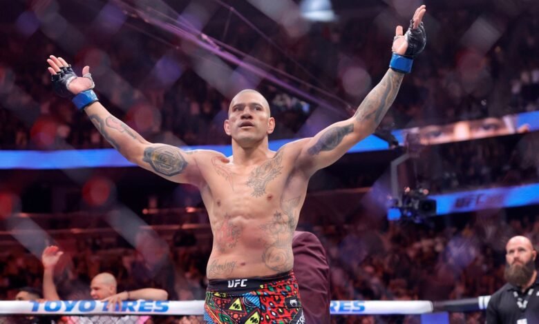 1759652233 Alex Pereira reclaims light heavyweight belt at UFC 320 with.jpg