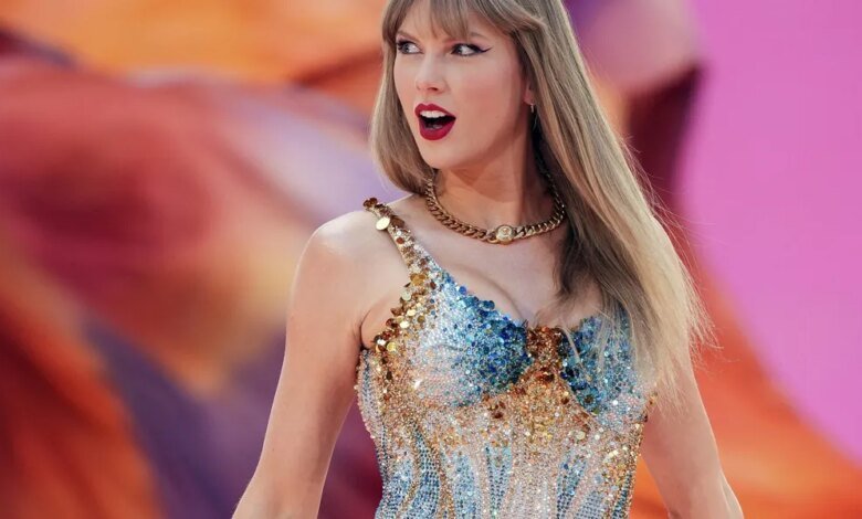 1759697701 Taylor Swifts Show Girl smashes The Rocks Smashing Machine.jpg