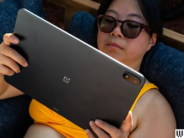 The image may have: Chiaoko Shimakura, Computer, Electronics, Mobile Computer, PC, accessories, sunglasses, part of the body, finger, hand