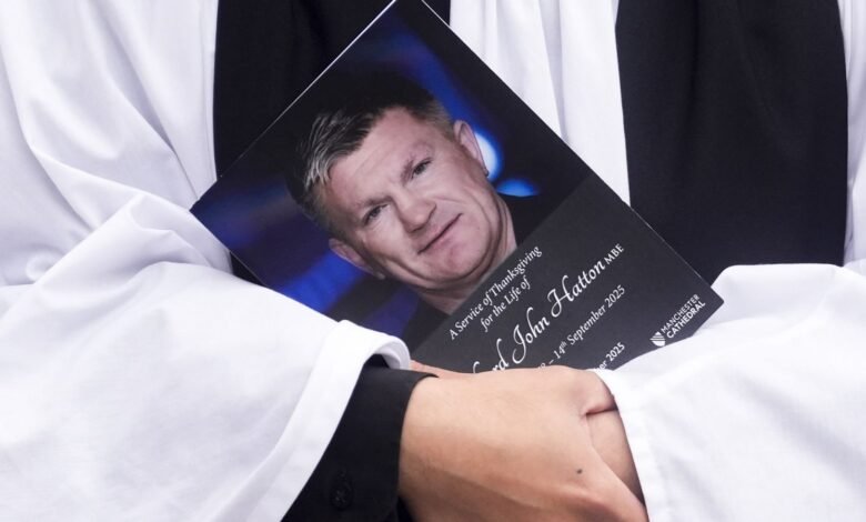 1760109004 Ricky Hatton funeral Thousands line the streets as former world.jpg