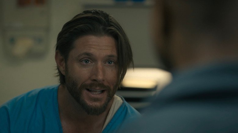 Jensen Ackles' Mark Mitchum talks to someone off-screen in Countdown