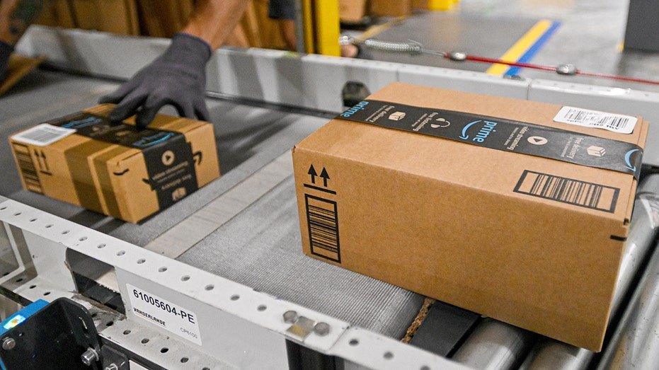 Packages on a conveyor belt at an Amazon.com Inc. fulfillment center. DAB2 in Florida.