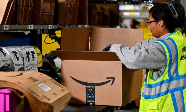1760407260 Amazon holiday jobs offer 23 hourly pay for seasonal workers.jpg