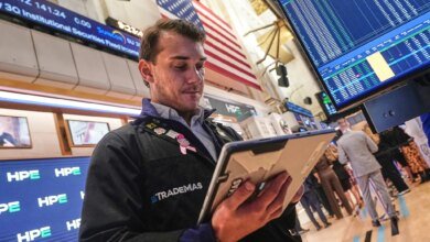 1760653849 US stocks fall as midsized bank earnings worry traders about.jpg