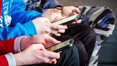 1760776019 Meta announces parents can control teenagers AI chatbot conversations.jpg