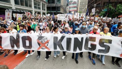 1760848446 Protesters nationwide hold No Kings rallies amid government shutdown.jpg