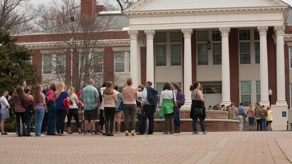 Students tour the college campus