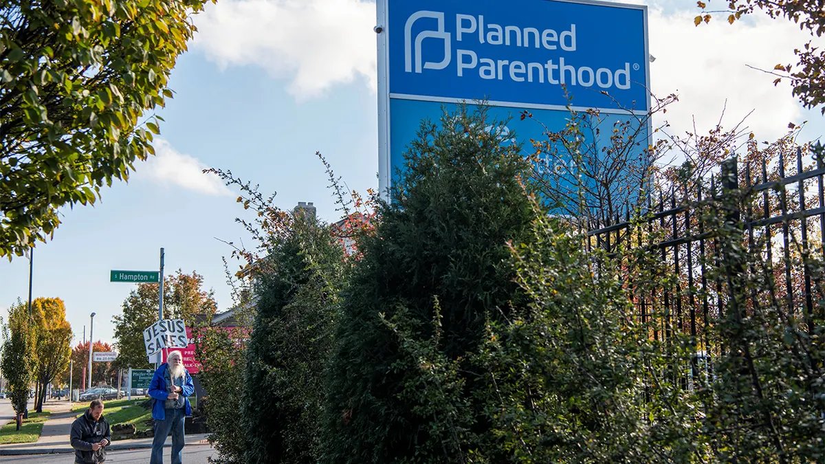 Planned Parenthood protesters arrive
