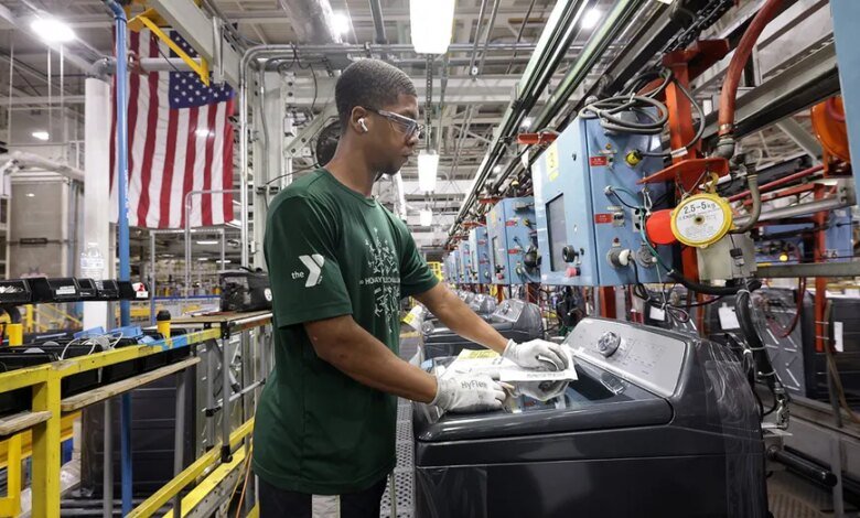 1761806177 30 state manufacturing groups call on Congress to end government.jpg