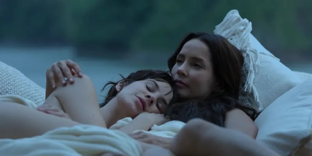 Laura Lundano and Carmen Villalopos in the guest