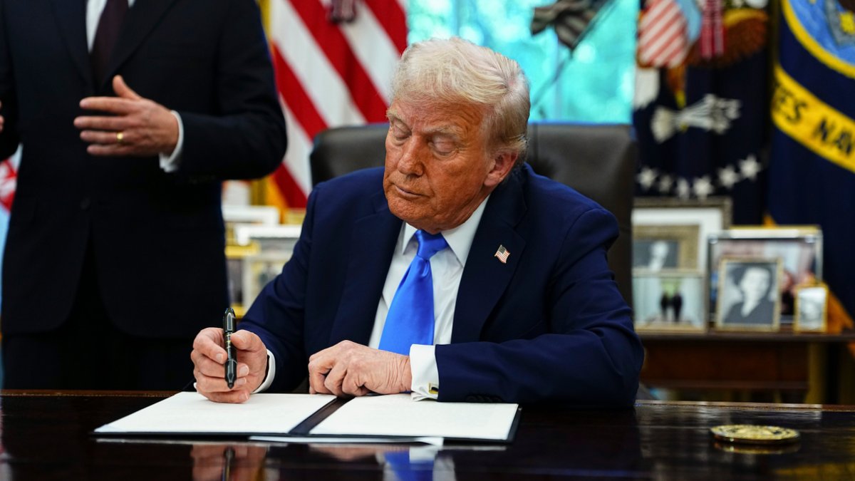 President Donald Trump signs Executive Order H-1B at the White House.